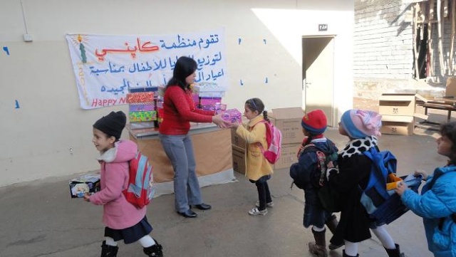 منظمة كابني تقوم بتوزيع الهدايا في بلدة تللسقف 1_1310