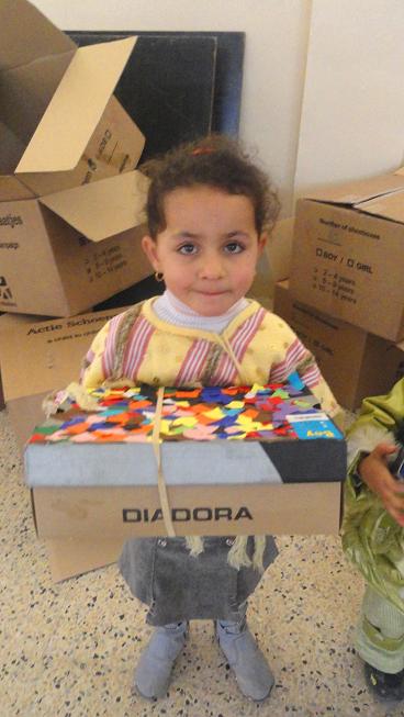 منظمة كابني تقوم بتوزيع الهدايا في بلدة تللسقف 1_411