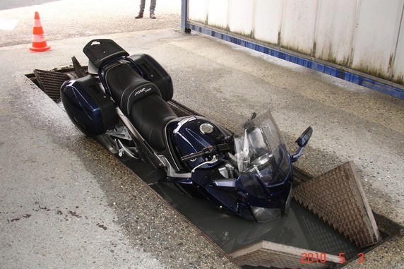 Prolongateur garde boue avant pour FJR 2013 - Page 2 93583310