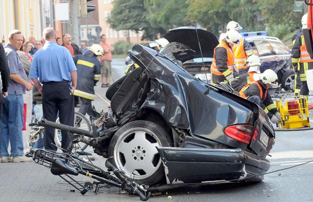 image de crash mercedes si vous voulez avoir des frissons Merced11