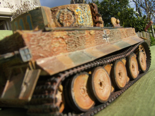 [ACADEMY] HENSCHEL Panzerkampfwagen VI Tiger I Ausf. E F Sd.Kfz. 181 char lourd Réf 13314 Tigre110