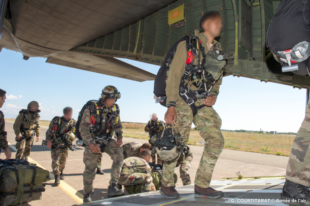 L'Armée de terre, les Forces spéciales et le GIGN sautent sur Solenzara 97258510