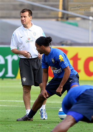 Brasil | Dunga prueba con tridente formado por Luis Fabiano, Robinho y Ronaldinho 6401710