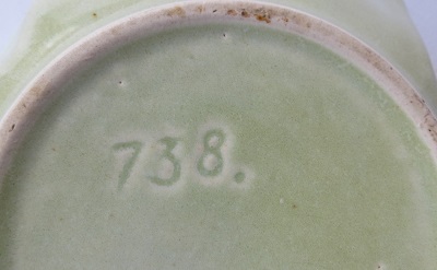 738 Green Hankie Dish .... Is this Crown Lynn? YES!!! 738_ba10