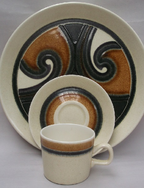 Autumn cups & saucers Dscf3010