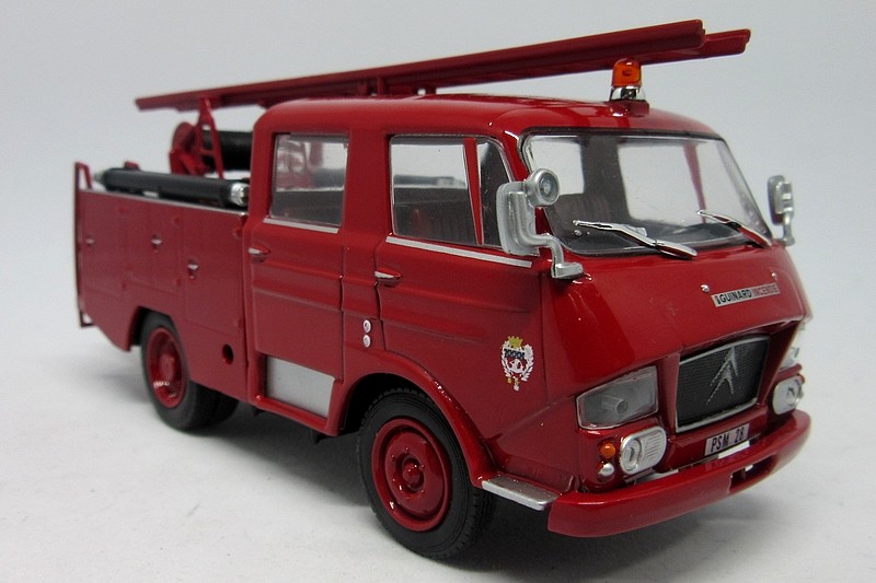 "Camions et véhicules de Sapeurs Pompiers au 1/43" par HACHETTE Collections - 2011  52_pre11