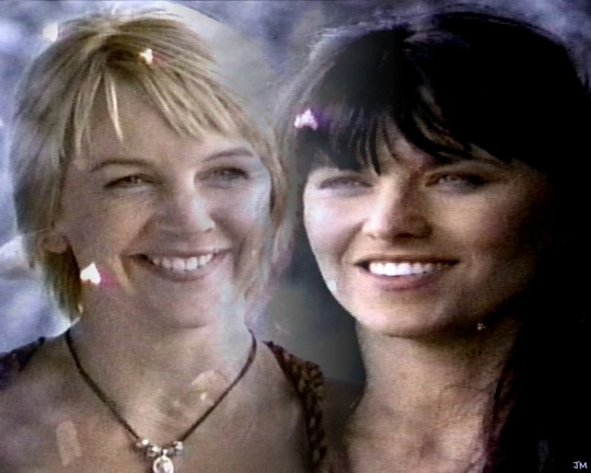 Xena et Gabrielle - Page 38 25562310