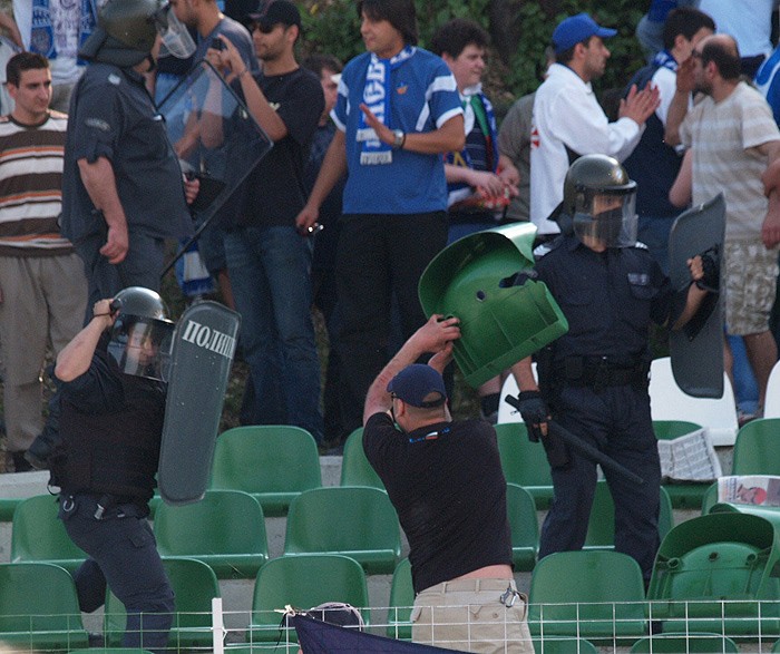 Les ultras et la police - Page 4 P5240910