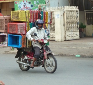 Minis motos au Cambodge Daelim10