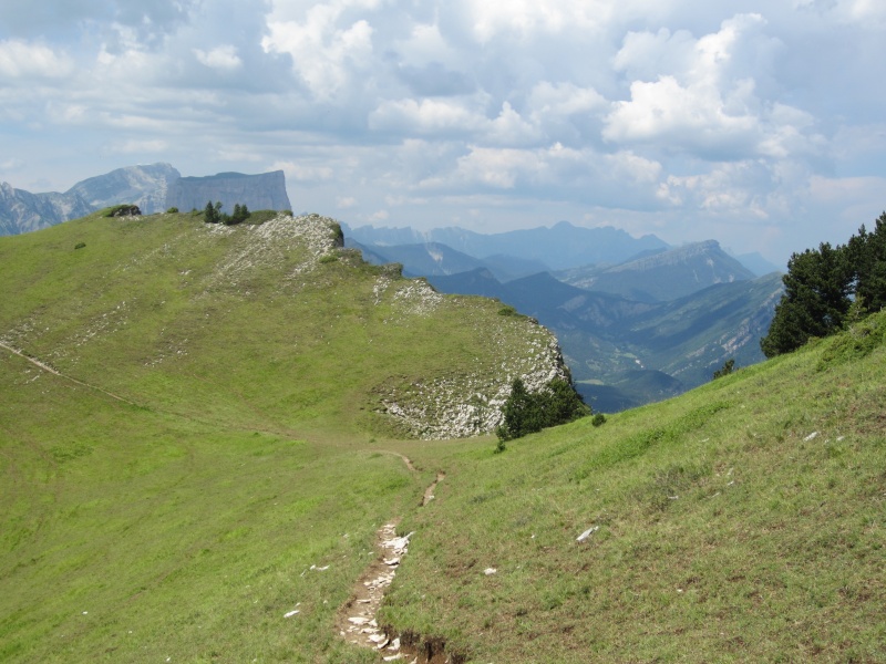 Deux loupiots dans les lapiaz Img_7010