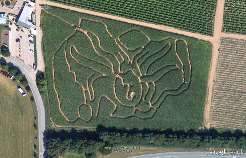 Les labyrinthes découverts dans Google Earth - Page 21 2012-176