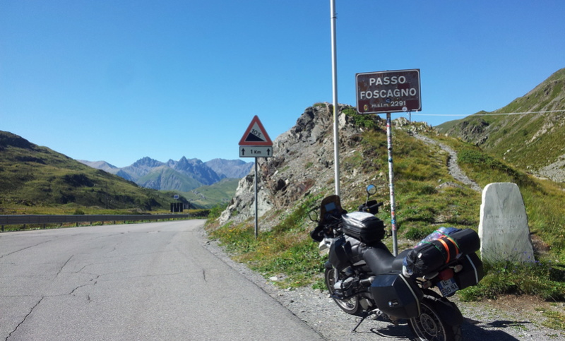 3 jours, 6 pays, 14 frontières et 1600km entre cols et lacs des Alpes 20160835