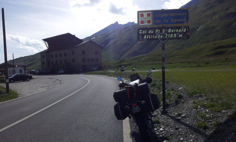 3 jours, 6 pays, 14 frontières et 1600km entre cols et lacs des Alpes 20160845