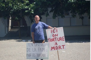 Corrida: Le président de Réseau Animavie en grève de la faim Christ11