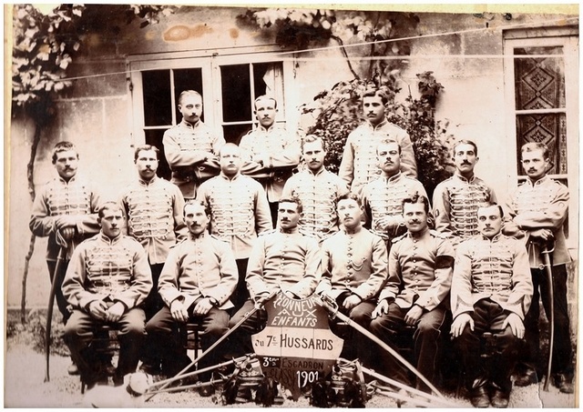 Les uniformes portés par les hussards (Troupe et officier)  339