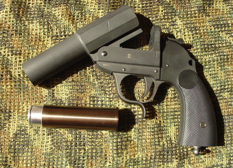 CAW Kampfpistole, ABS version 32-wit10