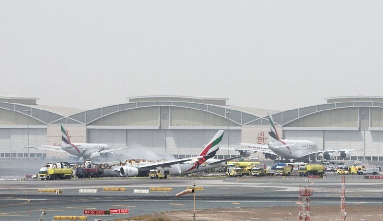 DUBAI: An Emirates plane Boieng 777 with 300 people on board crash-landed Dubai-10