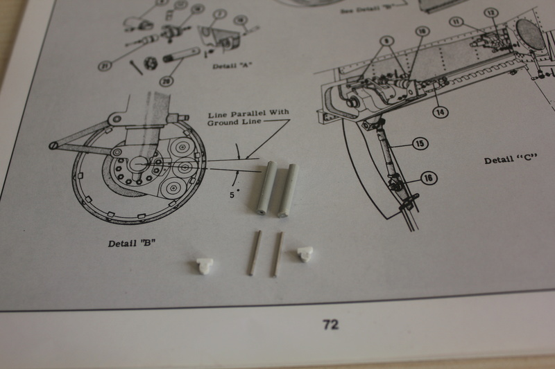 1/48     F9F8 COUGAR    ( FM + scratch )  Img_1530