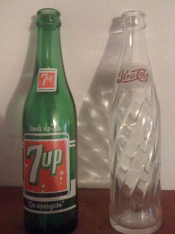 Bouteille Pepsi 1965 et 7up année inconnu