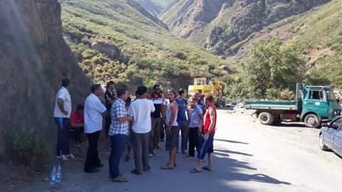 Les citoyens du village Iouricene dans la commune de Tizi N Berbère ferment  179