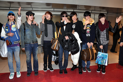 [U-KISS]U-Kiss Has Arrived in Taiwan and Would Like to Try Smelly Tofu 21437610