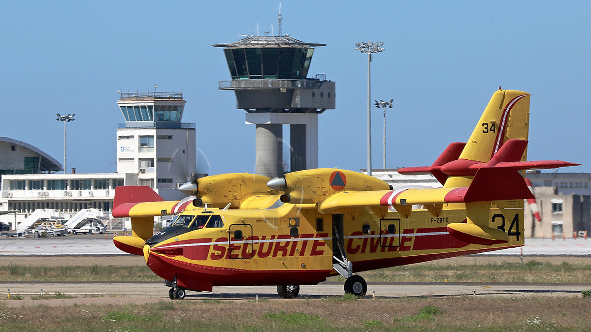 A la base Sécurité Civile d'Ajaccio: chez les bombardiers d'eau . Img_0235