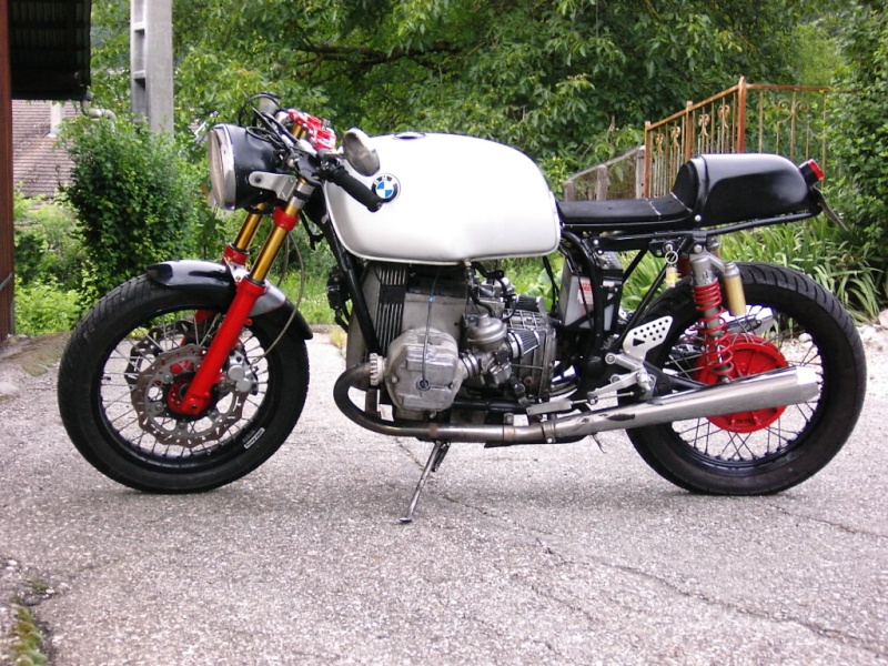 C'est ici qu'on met les bien molles....BMW Café Racer - Page 13 Dsci0010