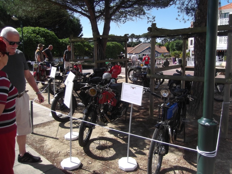 exposition de cyclos et motos anciennes le 26 juin Bourge14