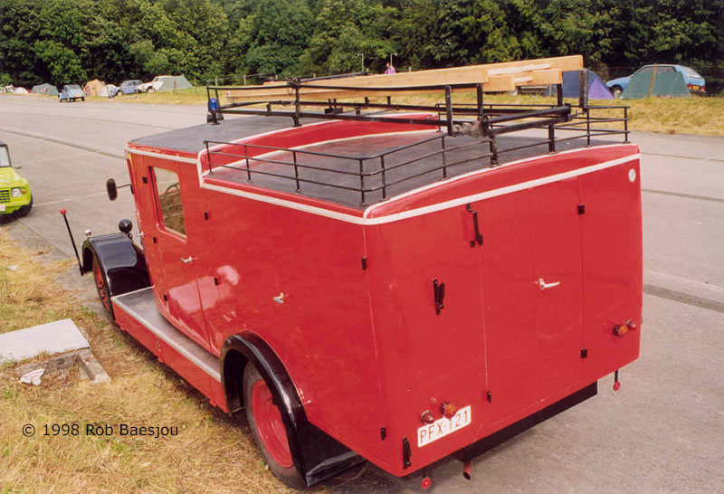 "Camions et véhicules de Sapeurs Pompiers au 1/43" par HACHETTE Collections - 2011  Rlb_9814