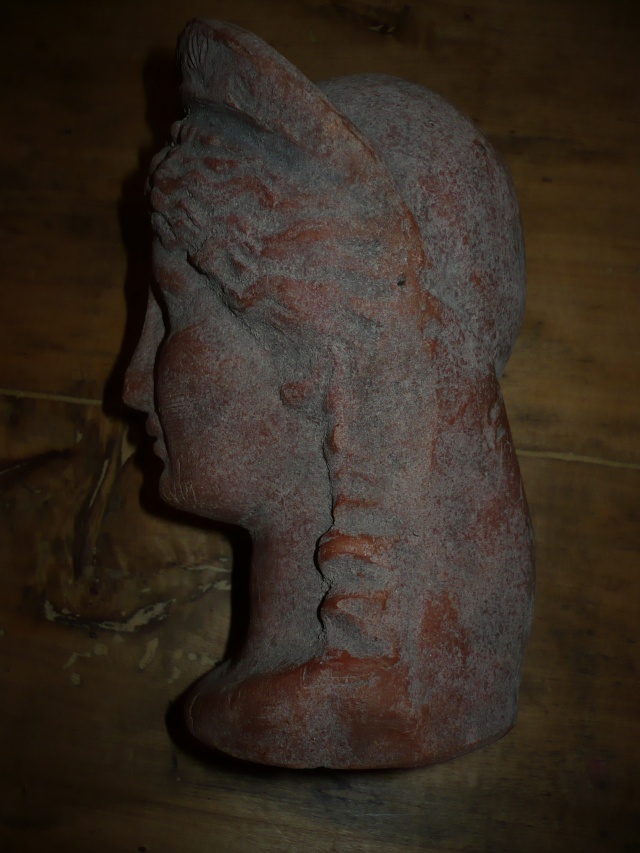 Tête de la déesse Junon - Reproduction en terre cuite P1030112