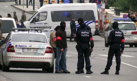 Ferisce agenti in Belgio con machete al grido di "Allah u Akbar" Ec8f9c10