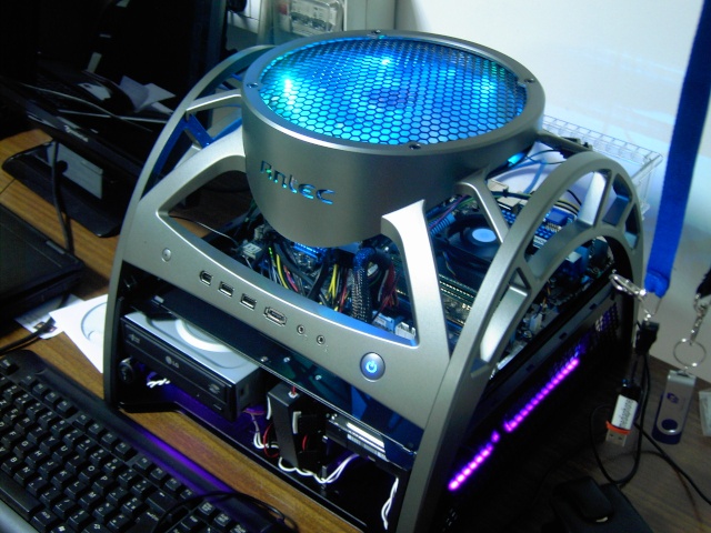 Tour pc mi-gamer ATX Antec Skeleton Pict0617