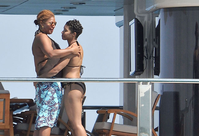 Queen Latifah on vacation, with.... 71515e11