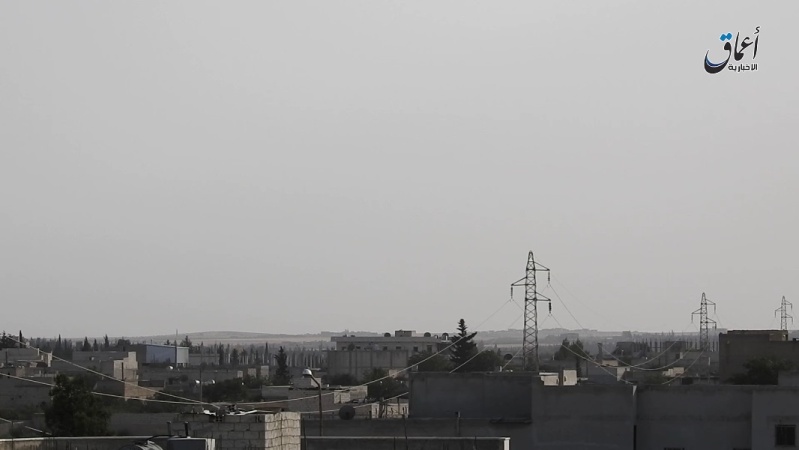 لحظة تنفيذ عملية انتحارية على مبنى تتحصن فيه الوحدات الكردية غرب منبج بريف حلب 214