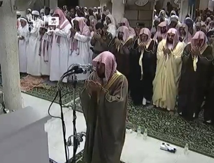 فيديو : الشيخ ماهر المعيقلي يُبكي المصلين في الحرم بدعائه لمصر Maka11