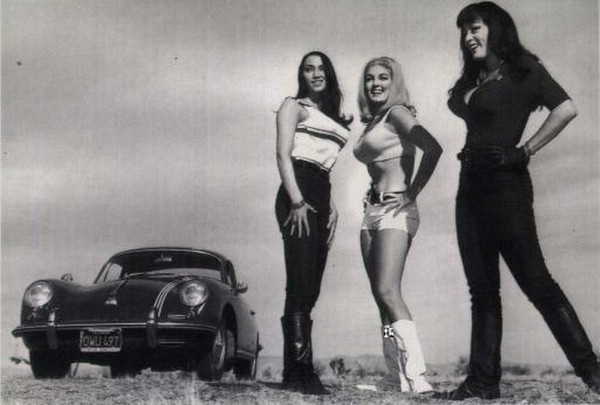 des jolies filles et des porsches - Page 29 467_4310