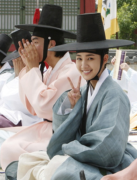 Park Min-young la mas cercana a Micky Yoochun en el set 185