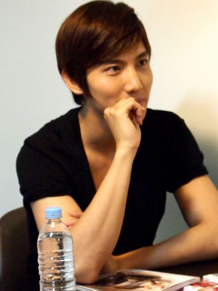 Fotos de Changmin de la entrevista en ElleGirl 334