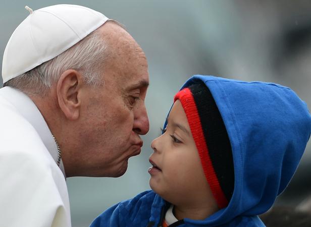 Le Pape François, des paroles fortes et des gestes tendres. Pape_f10