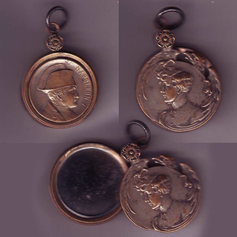 Recherche de date pour cette médaille "miroir" Serie-16