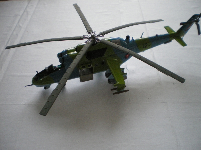 [Italeri] Mil Mi 24 Hind D encore Cubain !!! Imgp0234