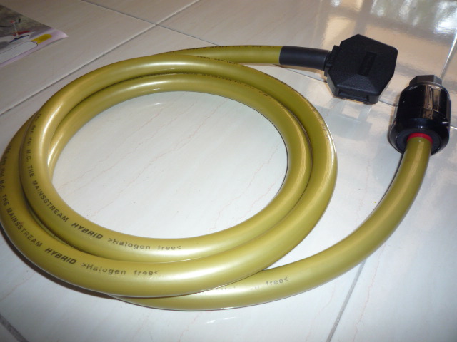 Van Den Hul Mainstream Hybrid Power Cable (Used) P1030513