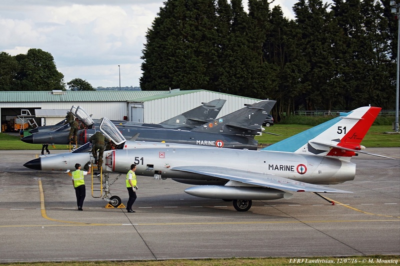 [DIVERS B.A.N.] L'adieu au Super Étendard à Landivisiau - Page 2 Descen10