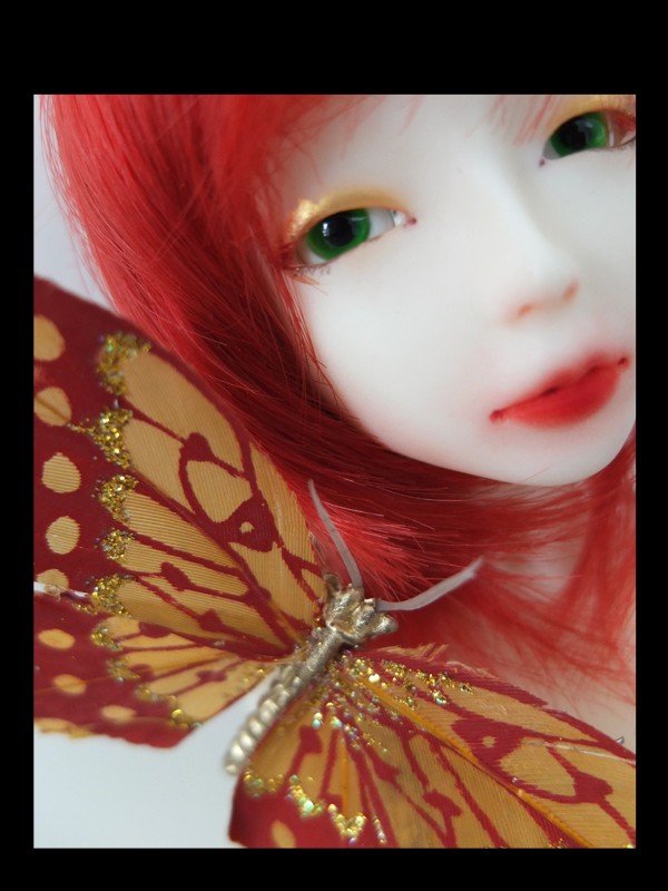 Mayfair - D'or et de papillons  Red_110