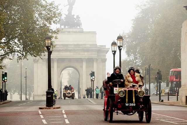 London to Brighton Veteran Car Run 2016 London10