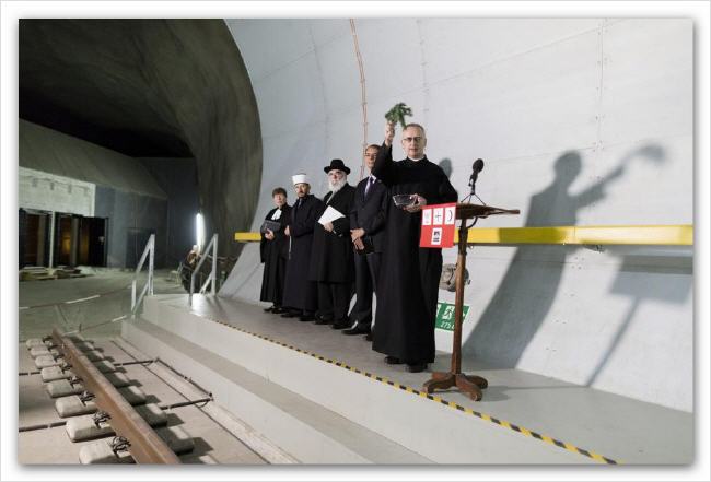 Inauguration du Tunnel de Gothard : une cérémonie satanique ! Gothar27