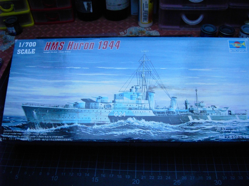 "HMS Huron 1944"1:700 kleine Bausatzvorstellung in S/W... Pict0910