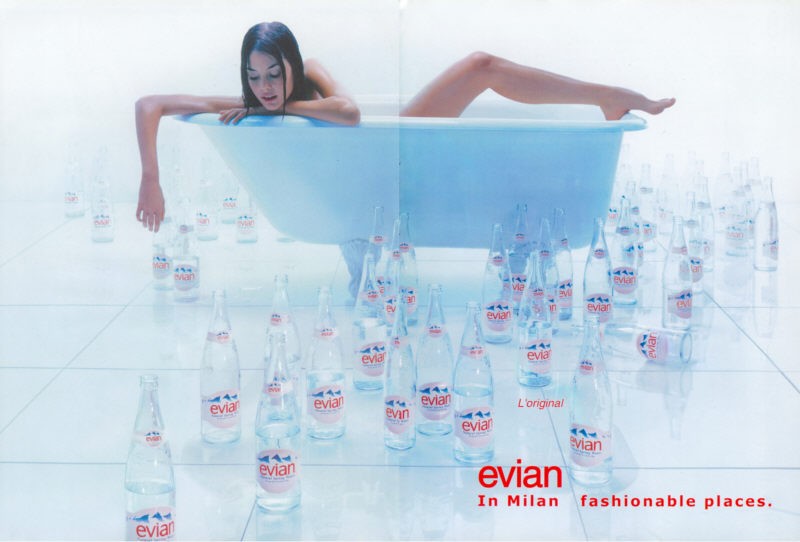 La femme dans la pub. - Page 22 Evianf10