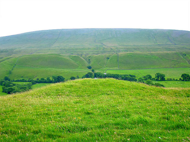 Mound on Worsaw Hill, just outside Downham, Lancs Worsaw12