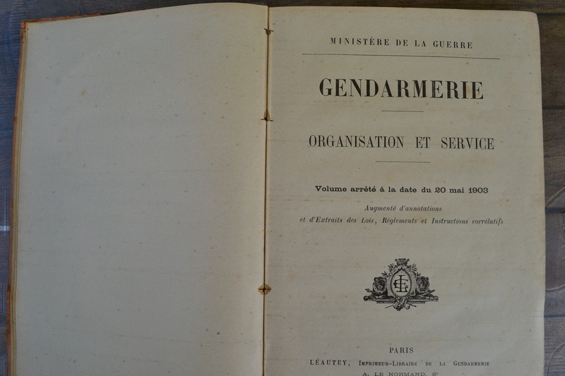 Lot manuel / dictionnaire / guide-formulaire de la GENDARMERIE 1882 / 1903 / 1938.- ESC 2 Dsc_0415